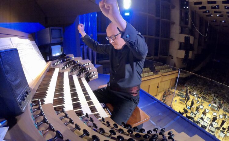 World Class Organist Comes Home